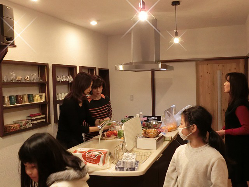 八尾東弓削 T邸 キッチンは皆が集まる楽しい空間に