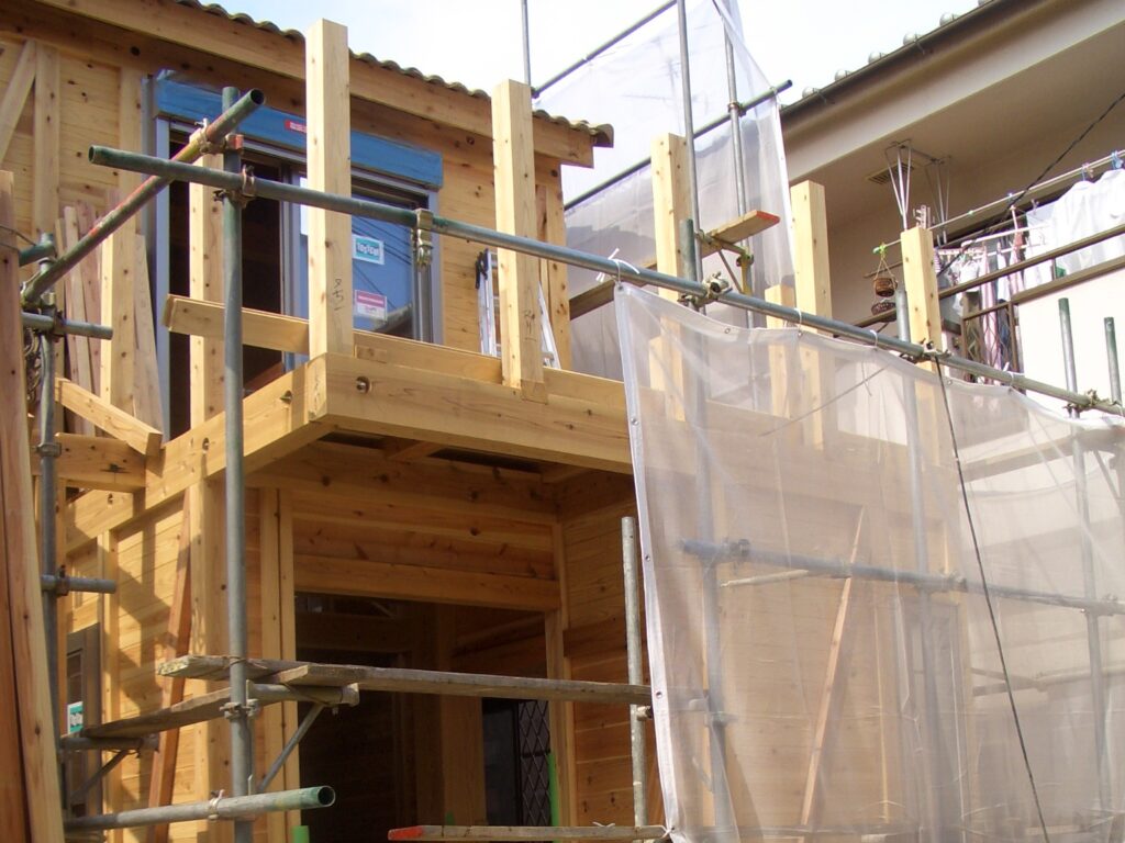 建築中の板倉造りの家
