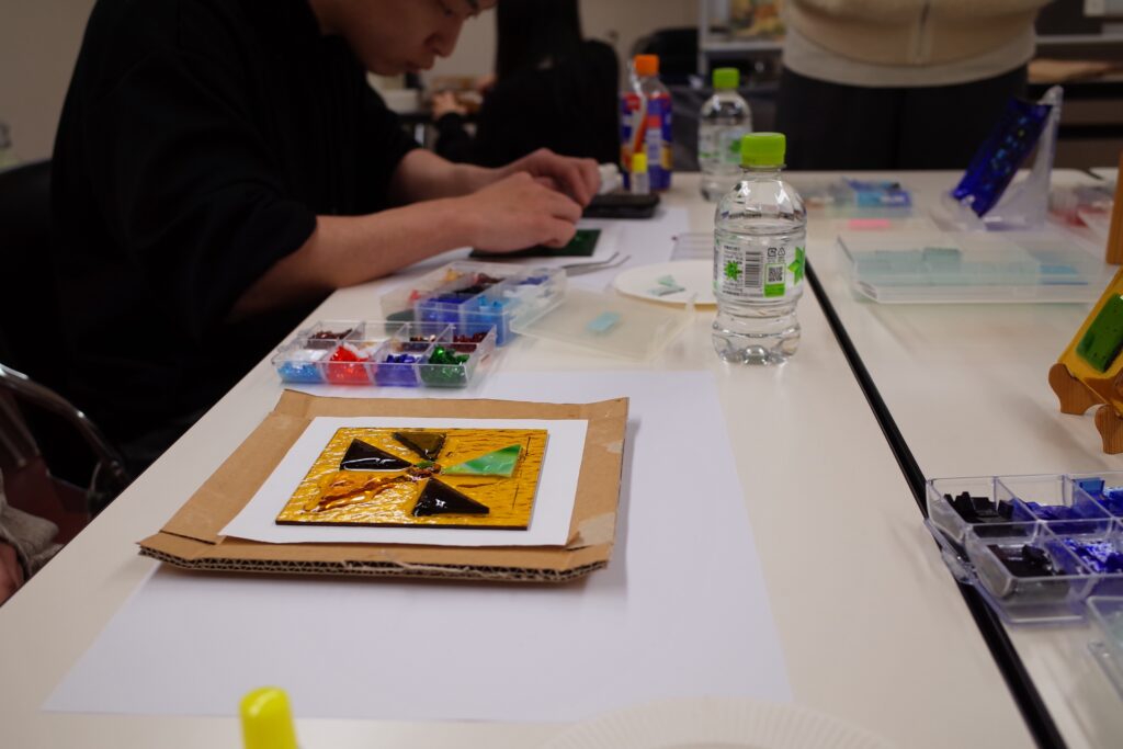 ガラスフュージングのイベントの様子