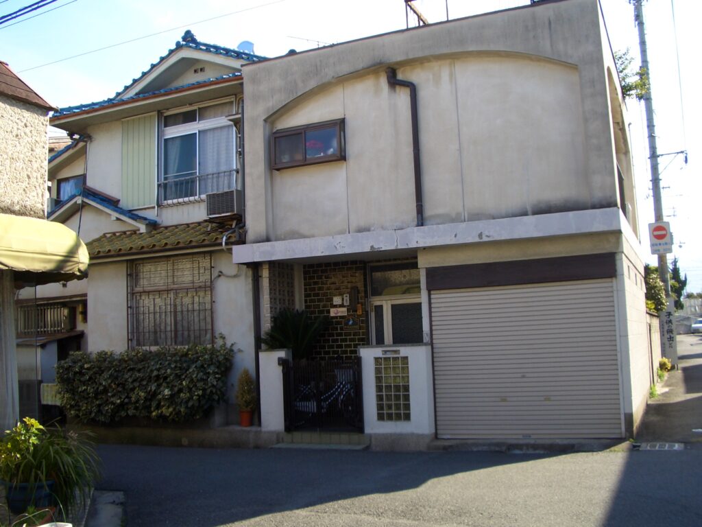 解体前の既存建物の外観