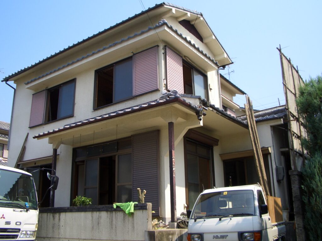 解体前の旧家屋の外観