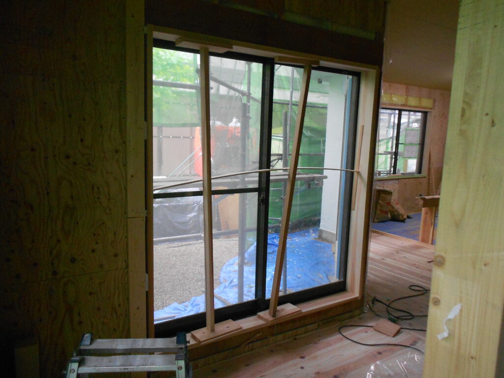 既存窓に内窓サッシを取り付けた様子