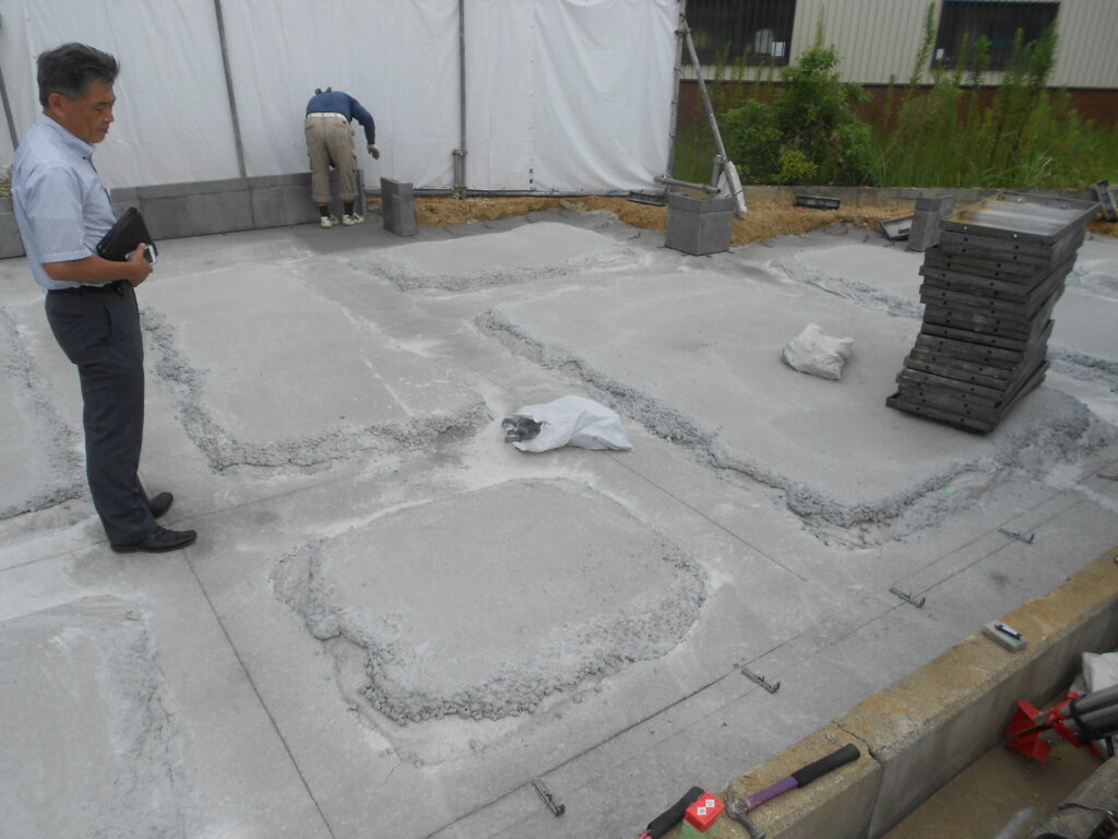 捨てコン打設前のポリエチレンシート敷設