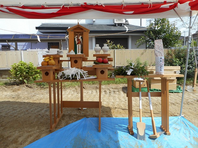 地鎮祭の祭壇が設けられた建築予定地