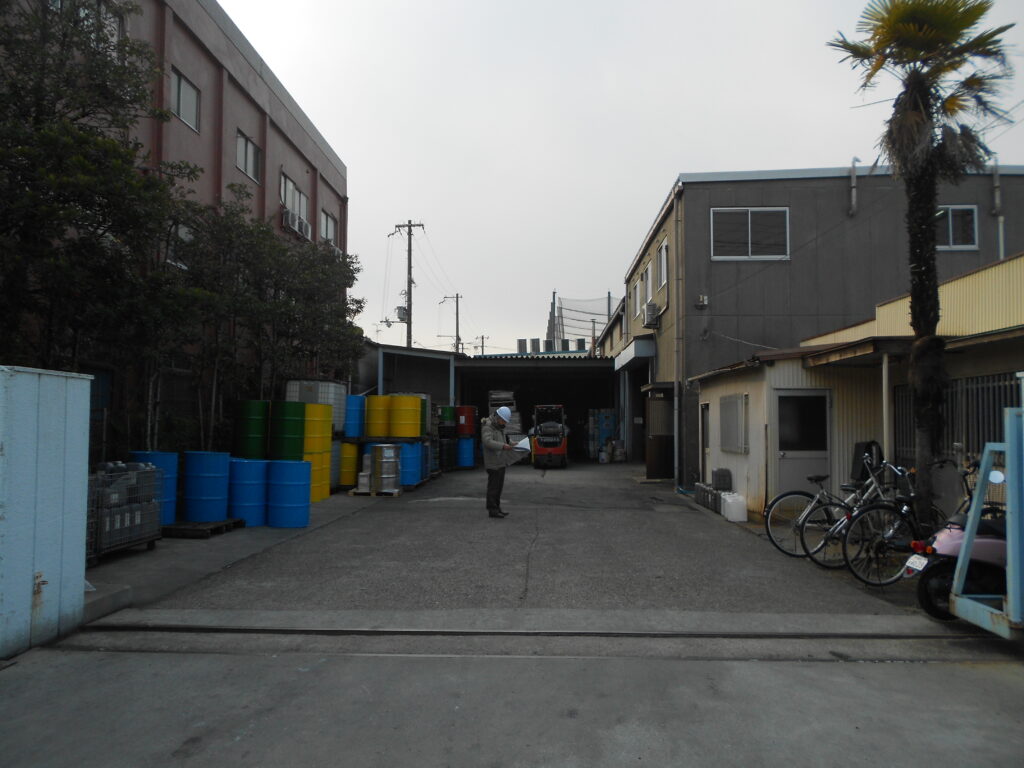 新築工事前の既存建物と敷地の様子