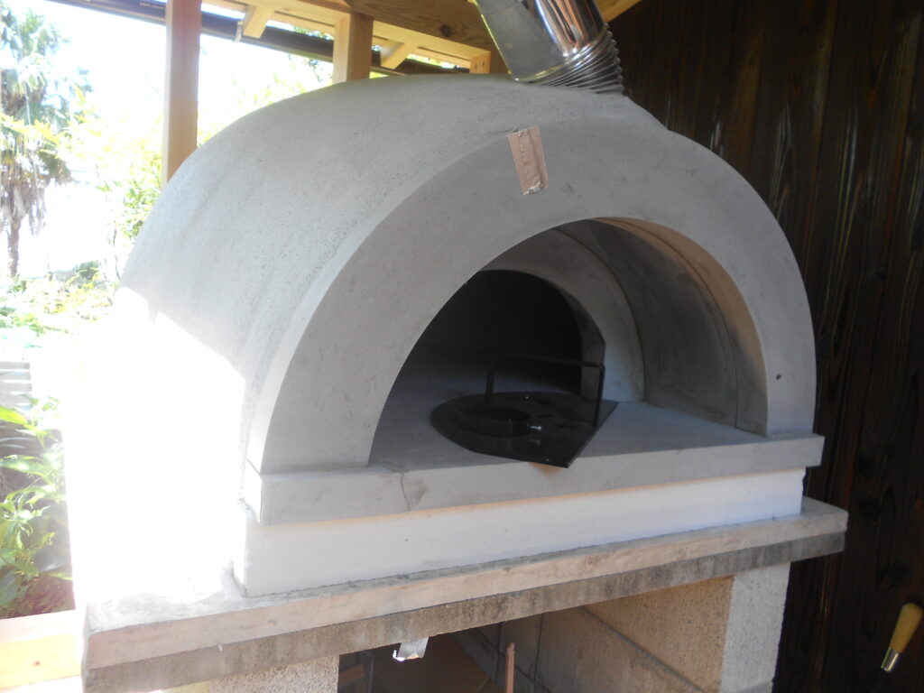 テラスに設置された石窯