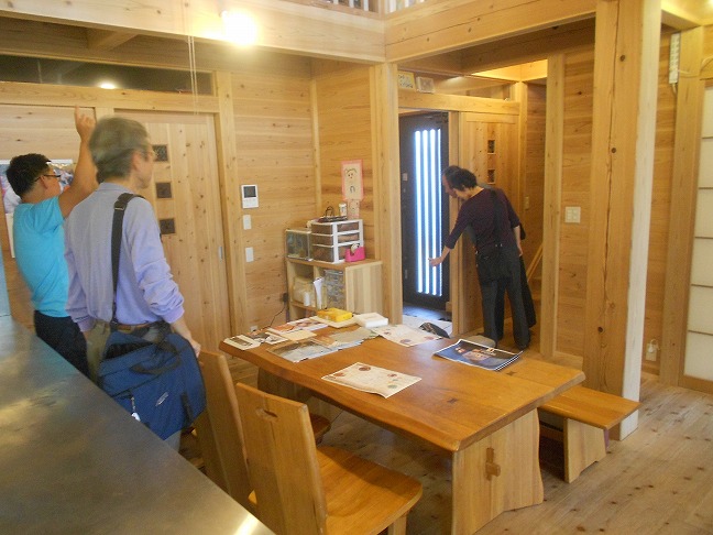 築3年の板倉造りの家で開催された見学会の様子