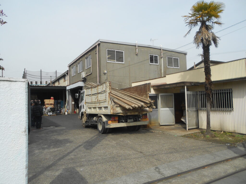 既存建物の解体作業の様子