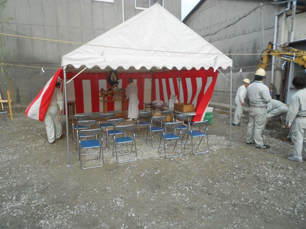 事務所ビル新築工事の地鎮祭の様子