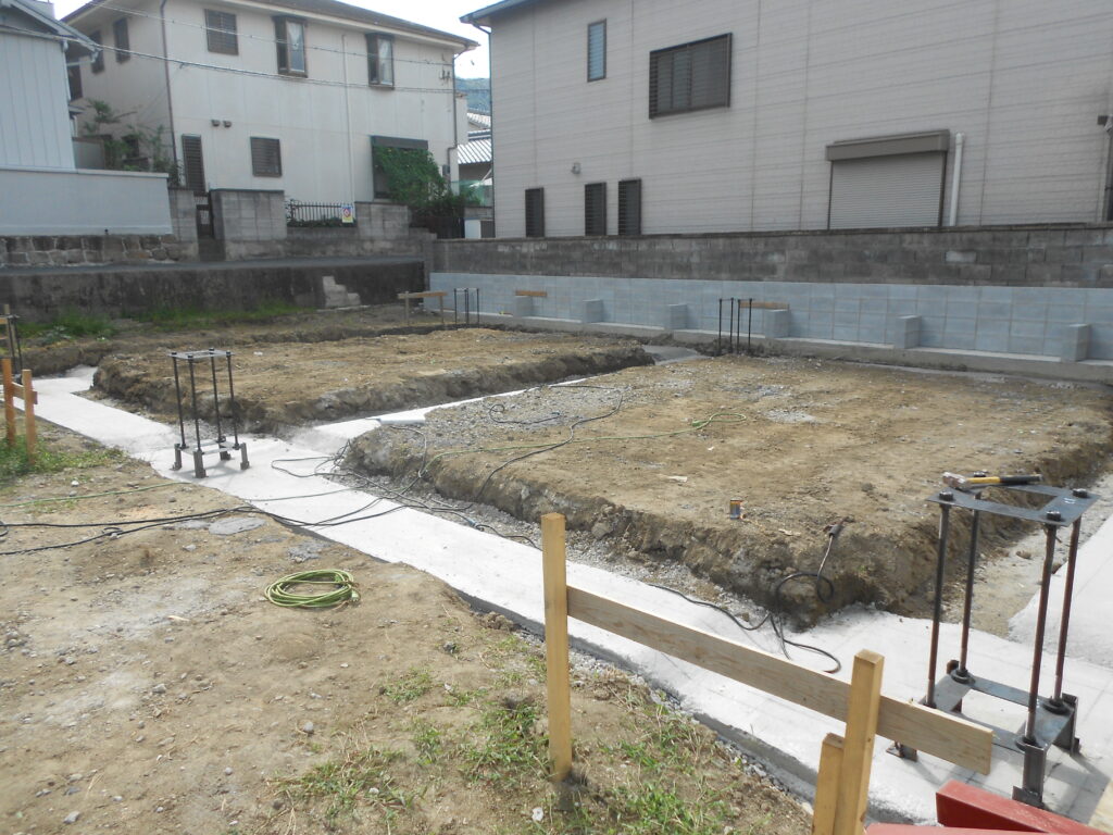 平屋倉庫の掘方・基礎工事の様子