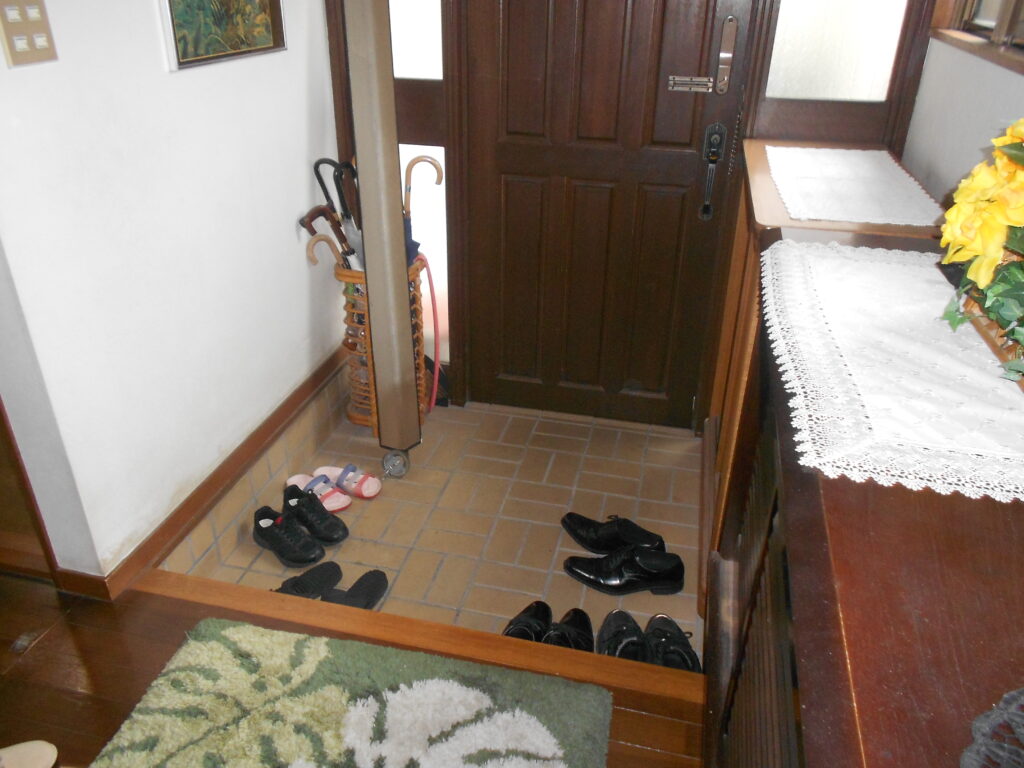 改修前の玄関の様子