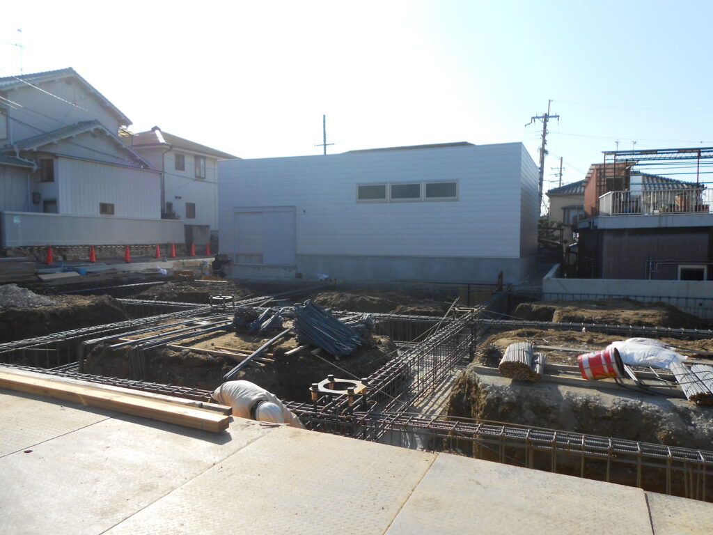 2階建倉庫の基礎配筋の様子