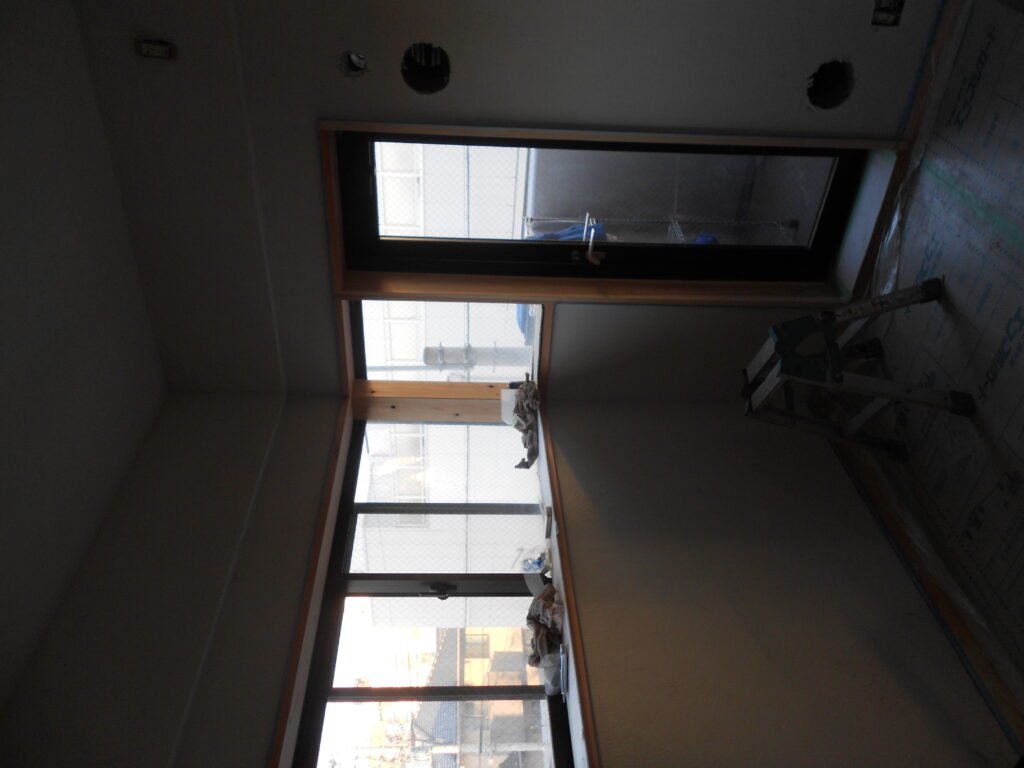 内窓サッシが取り付けられた二重窓