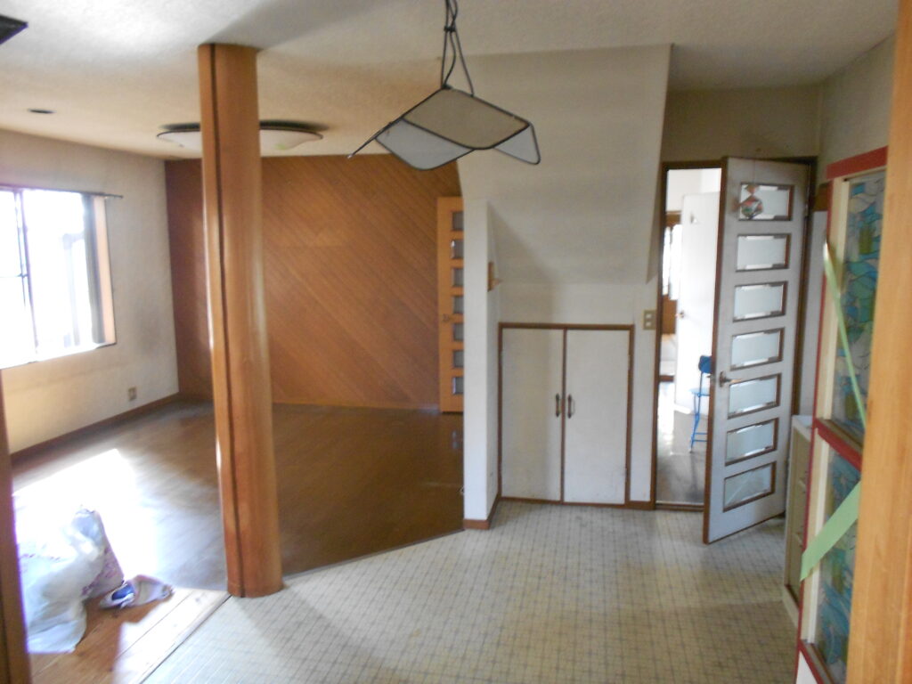 改修前のダイニングと和室の様子