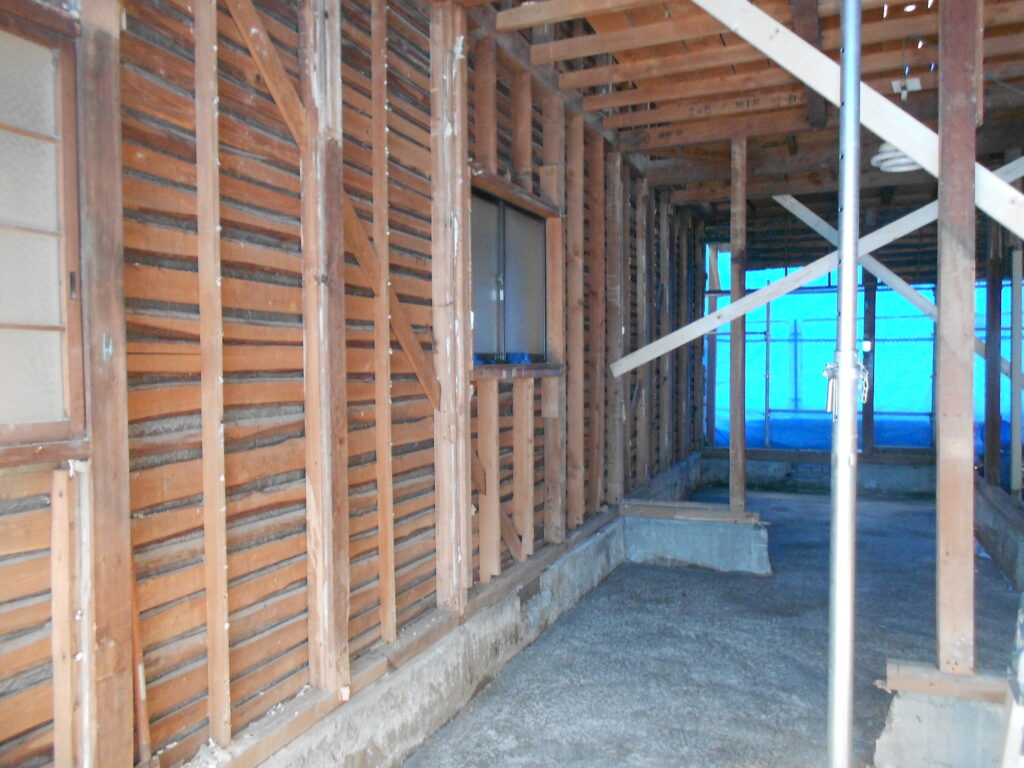 捨てコンクリート打設後の基礎部分