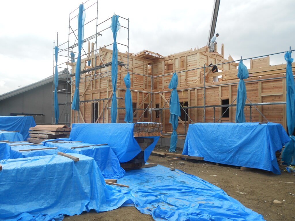 板倉造り庫裏の建て方2階・小屋組の施工の様子