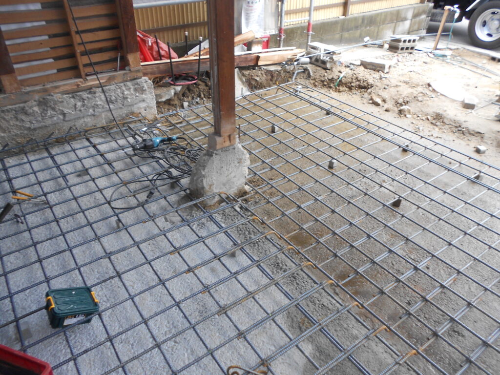 既存基礎に抱き合わせる新設ベタ基礎の配筋