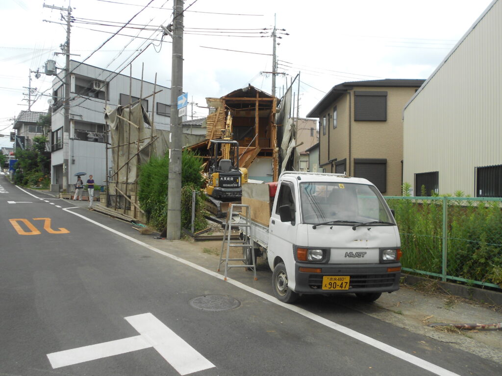 既存建物の解体工事の様子