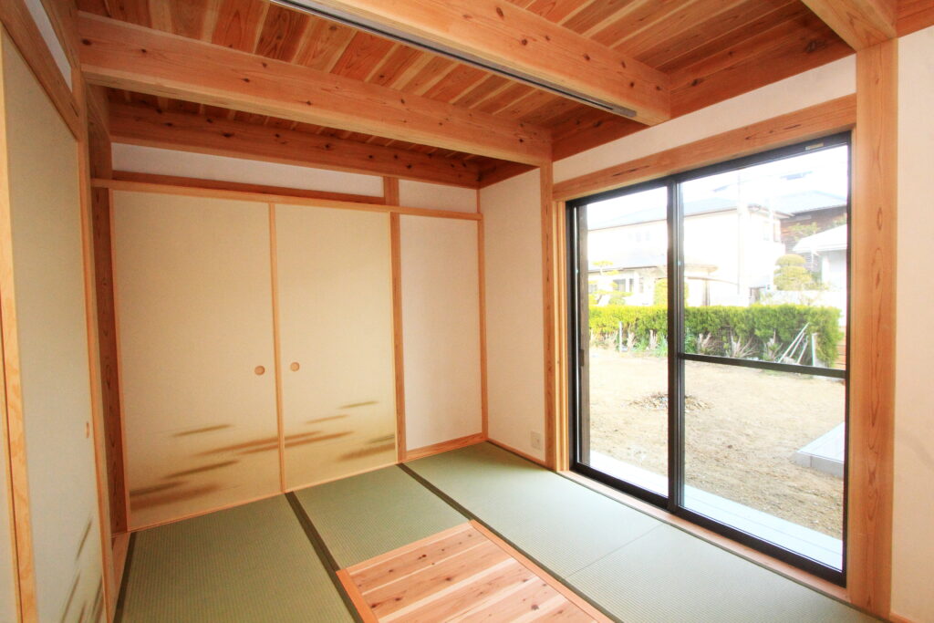 畳と掘りごたつのある和室