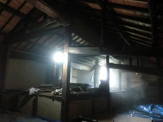古民家の解体工事中の小屋組みの様子